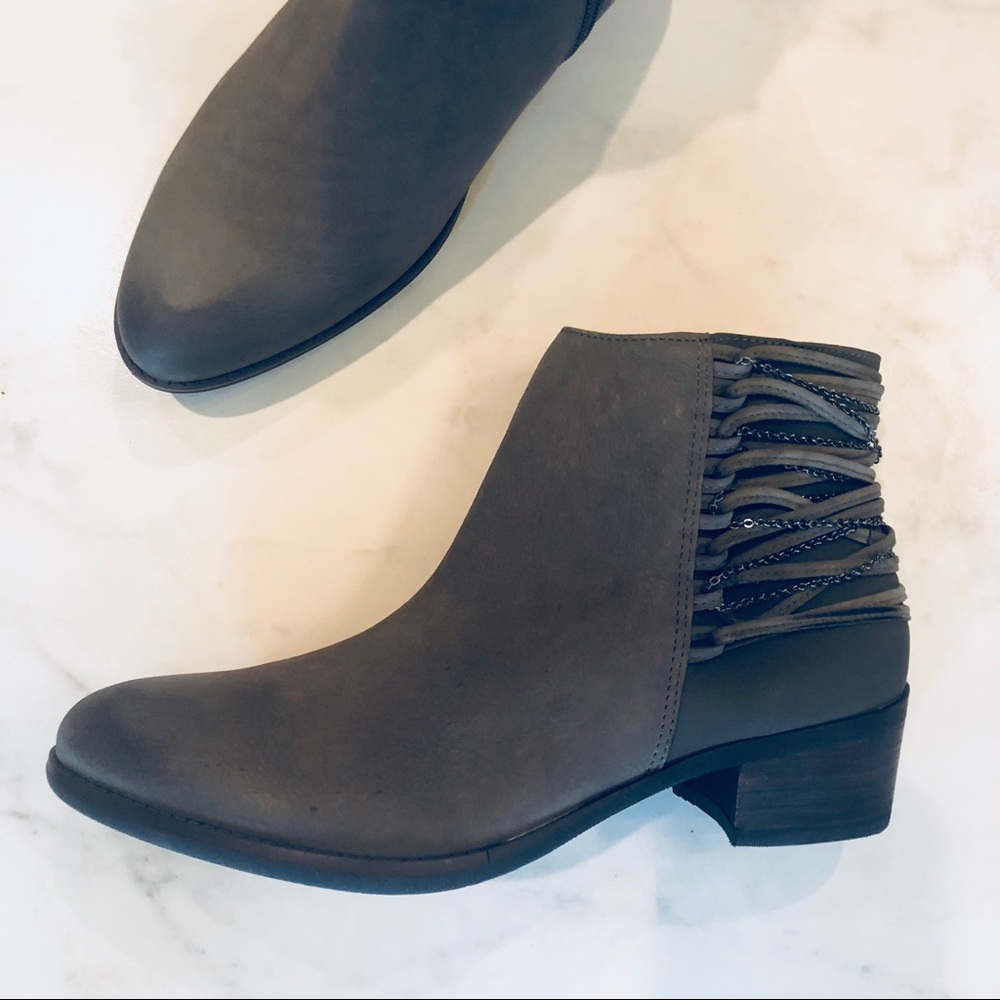 NEW STEVE MADDEN grey nubuck leather ankle boots 7